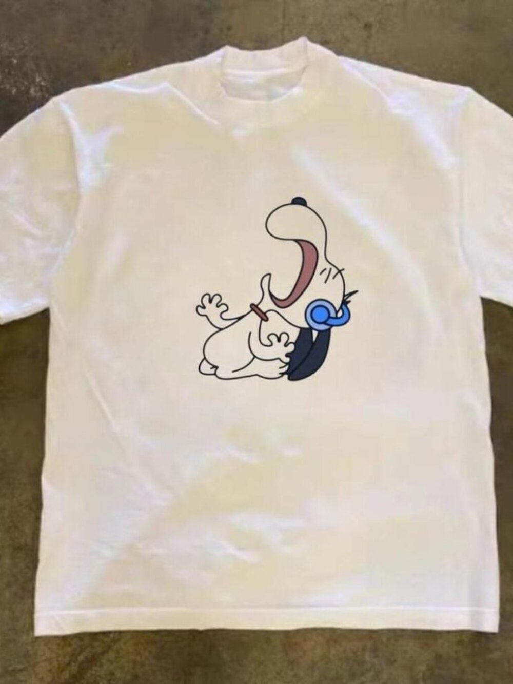 Gildan Men White T-Shirt, White Snoopy Graphic Tee